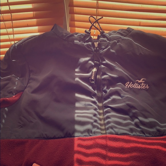 A sweater - Picture 1 of 1